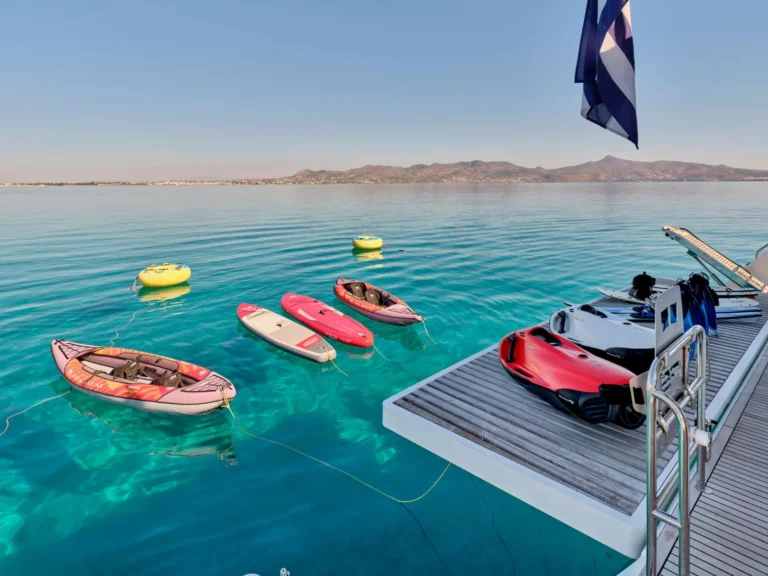 Power 67 CHRISTAL MIO – Swim platform with water toys