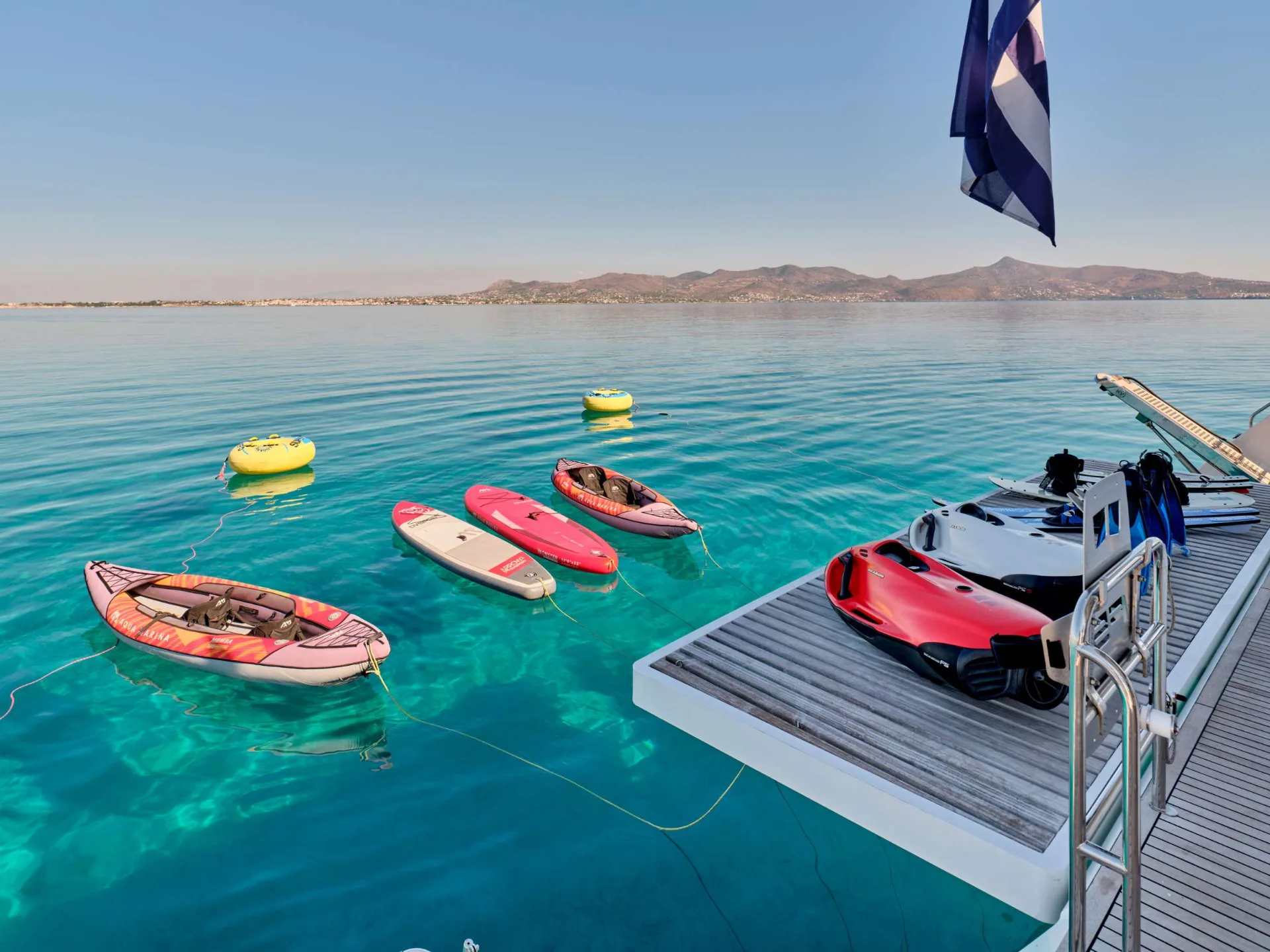Power 67 CHRISTAL MIO – Swim platform with water toys
