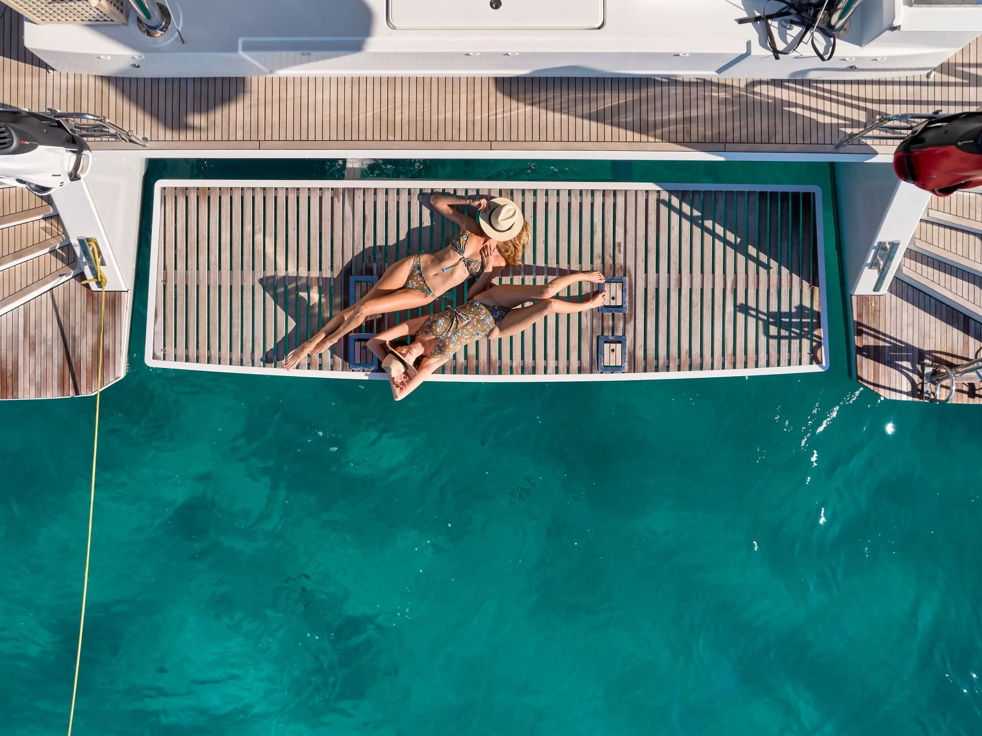Power 67 CHRISTAL MIO – Hydraulic swim platform