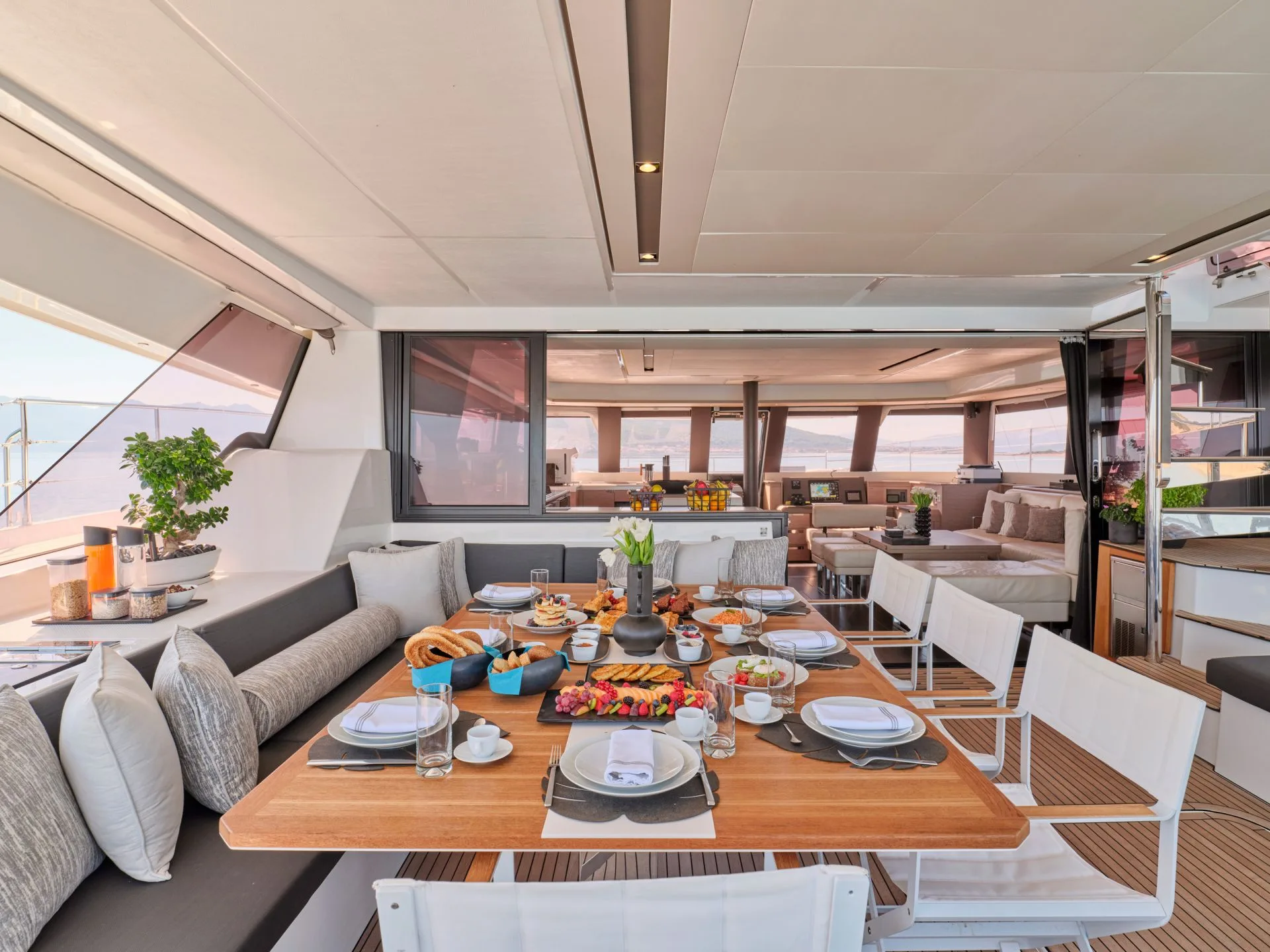 Power 67 CHRISTAL MIO – Aft deck dining table