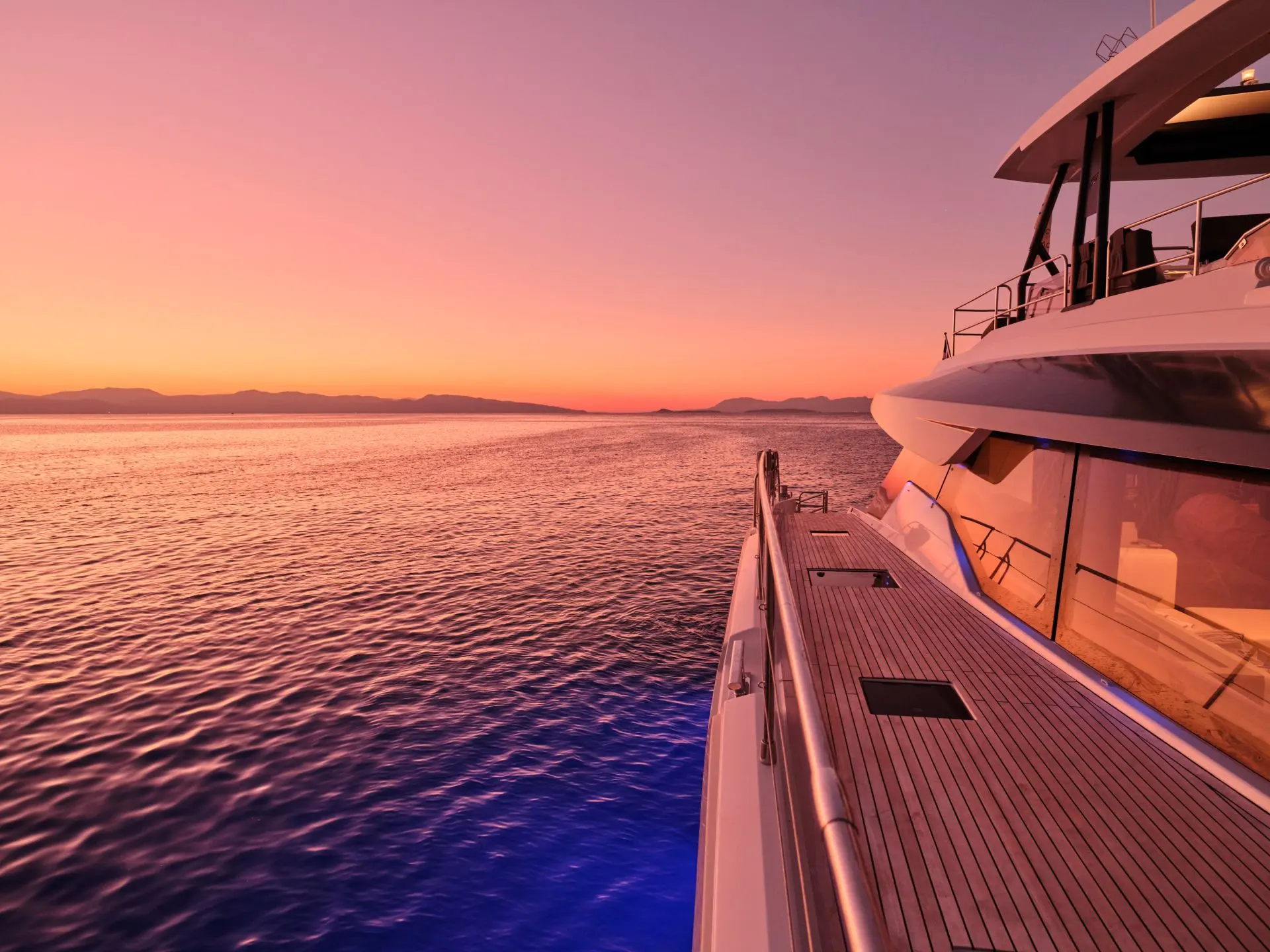 Power 67 CHRISTAL MIO – Side deck at sunset