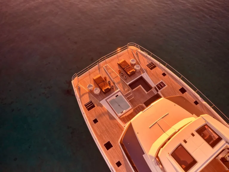 Power 67 CHRISTAL MIO – Foredeck aerial view