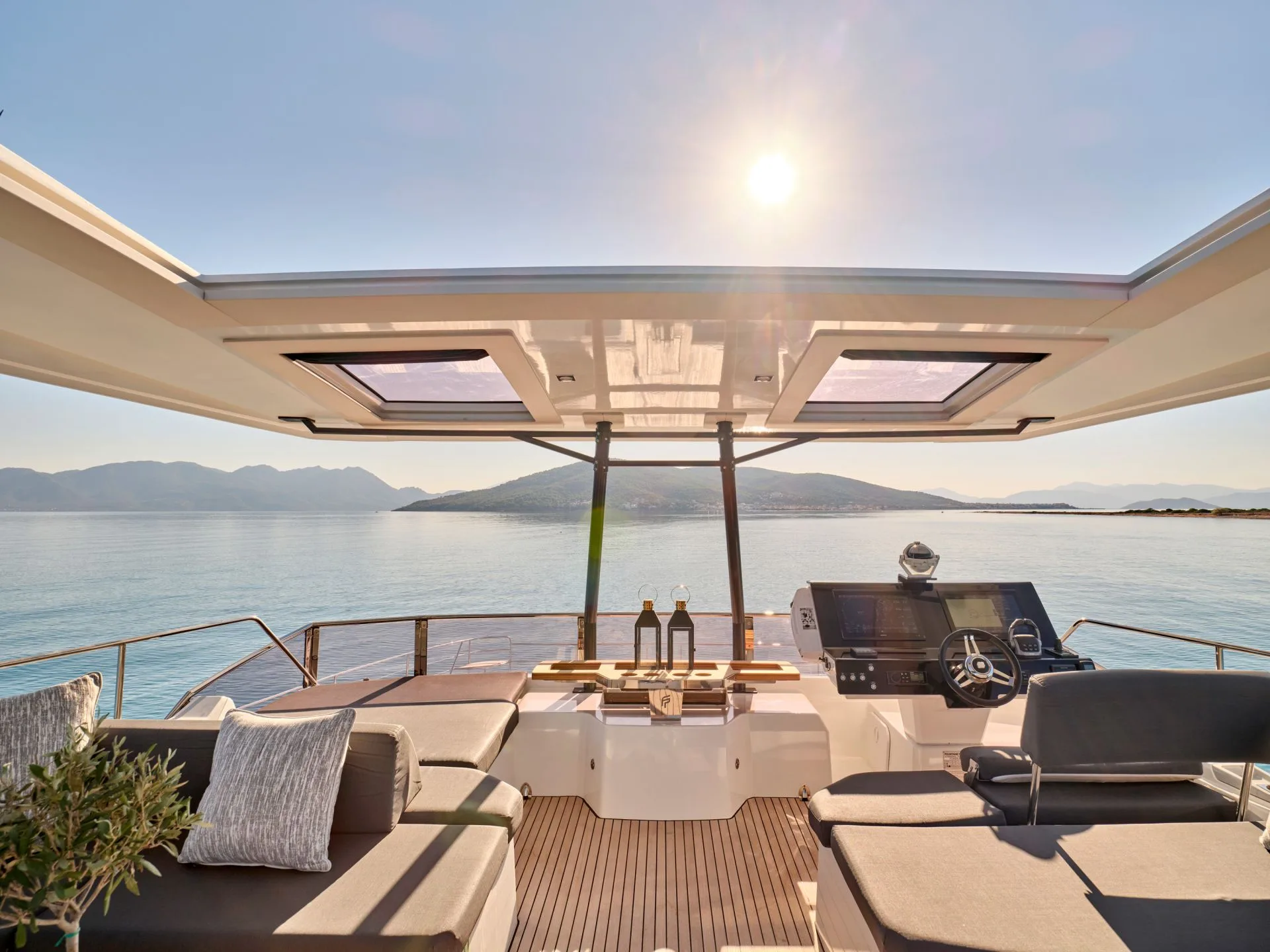 Power 67 CHRISTAL MIO – Flybridge