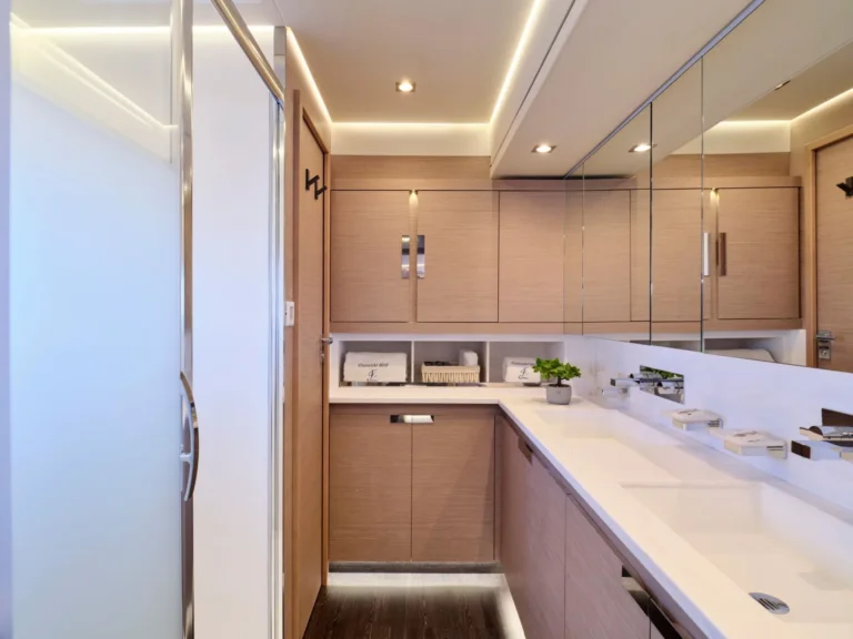 Power 67 CHRISTAL MIO – Owner’s bathroom vanity