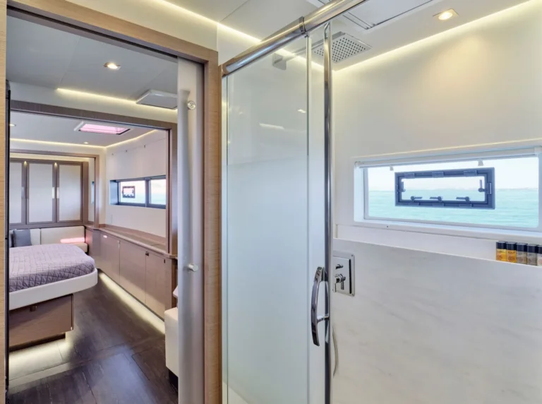 Power 67 CHRISTAL MIO – Owner’s bathroom shower