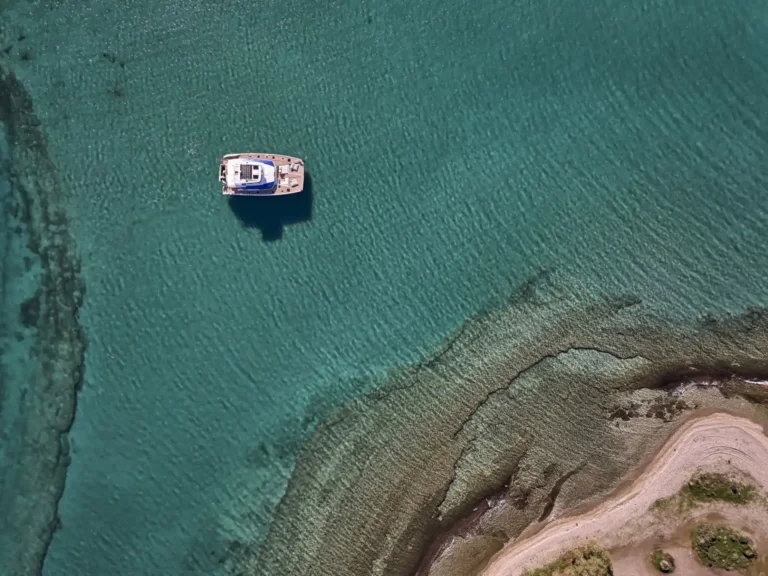 Power 67 MAJESTY OF GREECE – At anchor in a turquoise bay