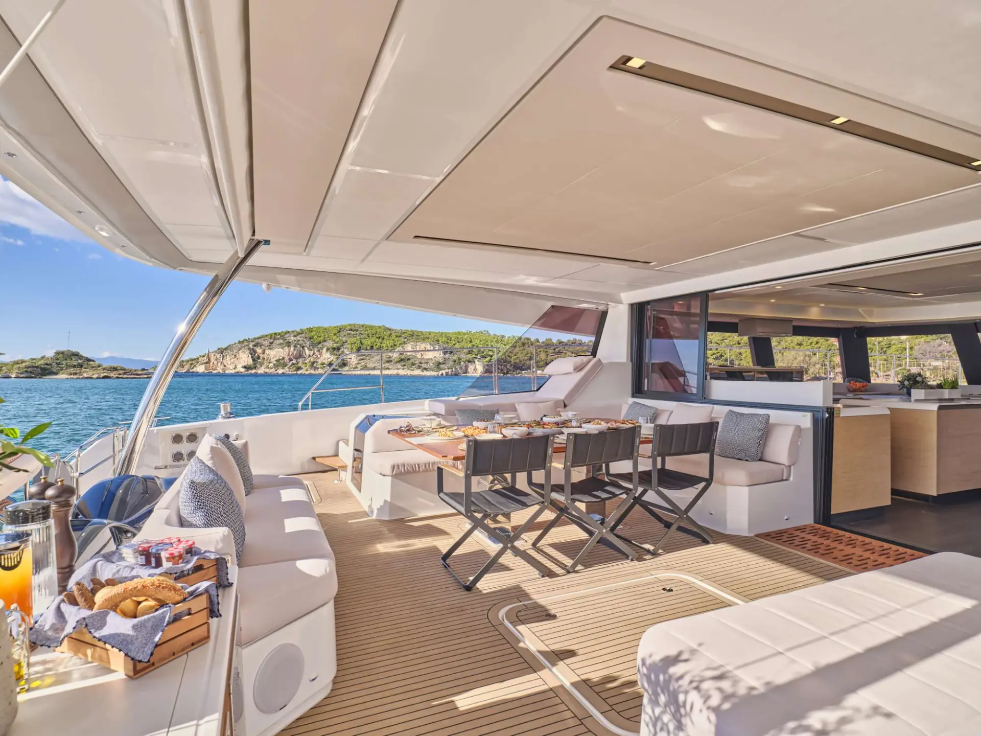 Power 67 MAJESTY OF GREECE – Aft deck lounge