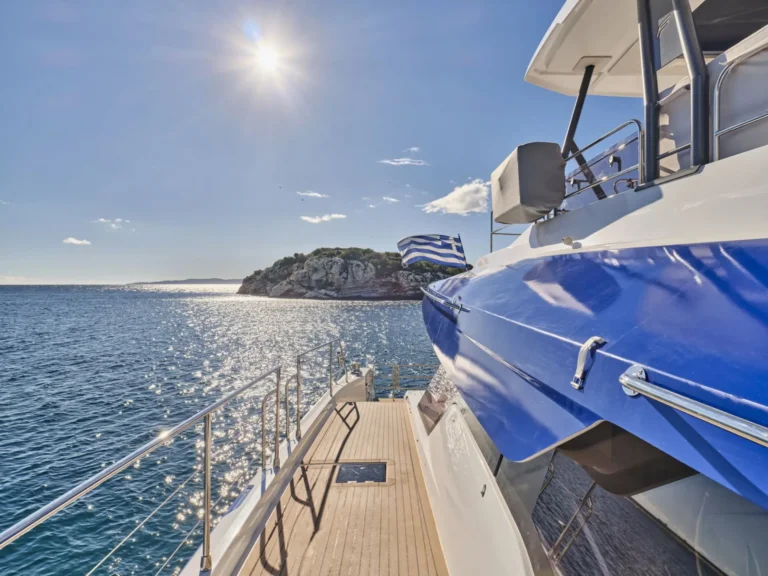 Power 67 MAJESTY OF GREECE – Side deck