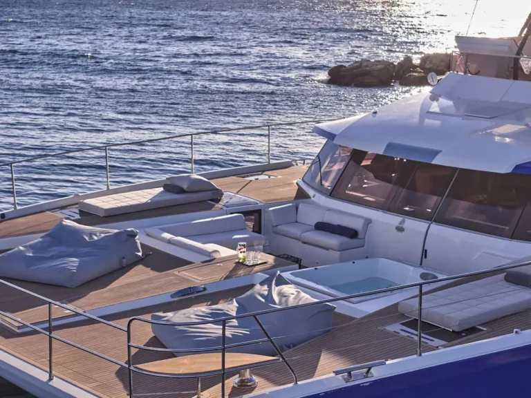 Power 67 MAJESTY OF GREECE – Foredeck lounge with Jacuzzi