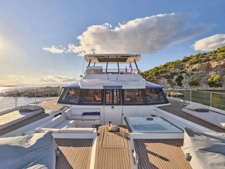 Power 67 MAJESTY OF GREECE – Foredeck