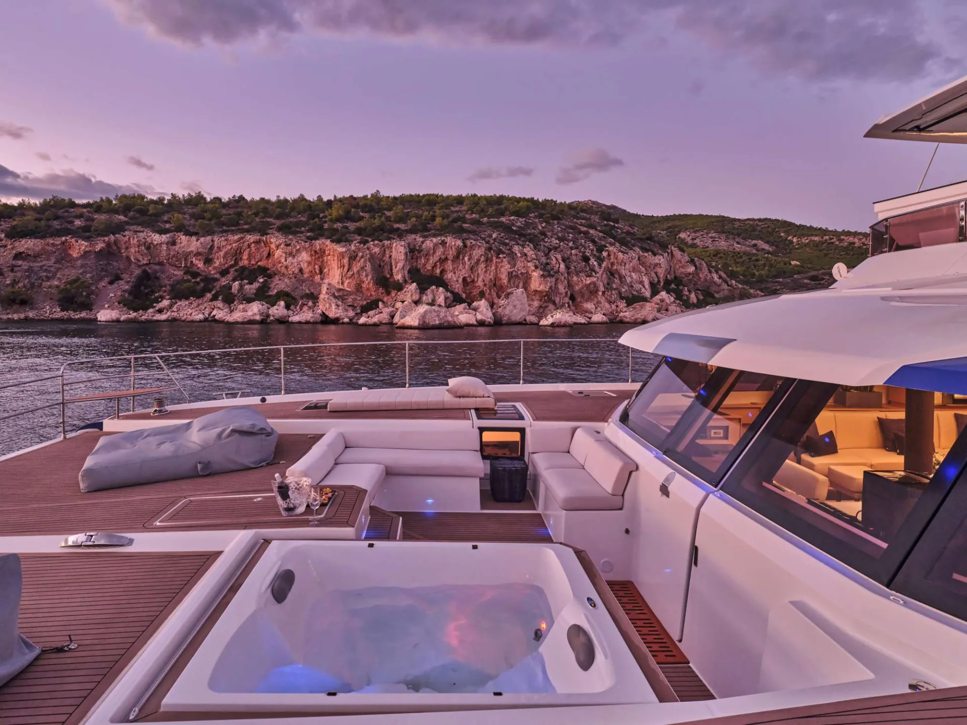 Power 67 MAJESTY OF GREECE – Foredeck Jacuzzi at sunset