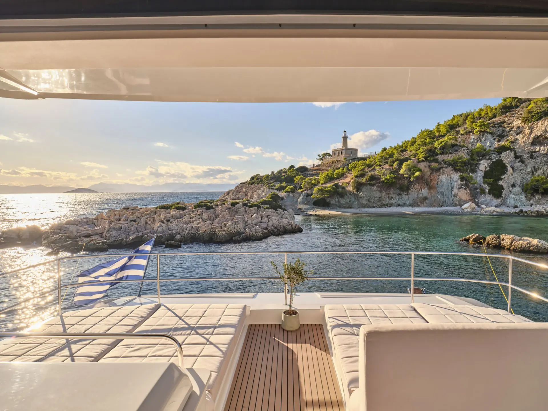 Power 67 MAJESTY OF GREECE – Flybridge view