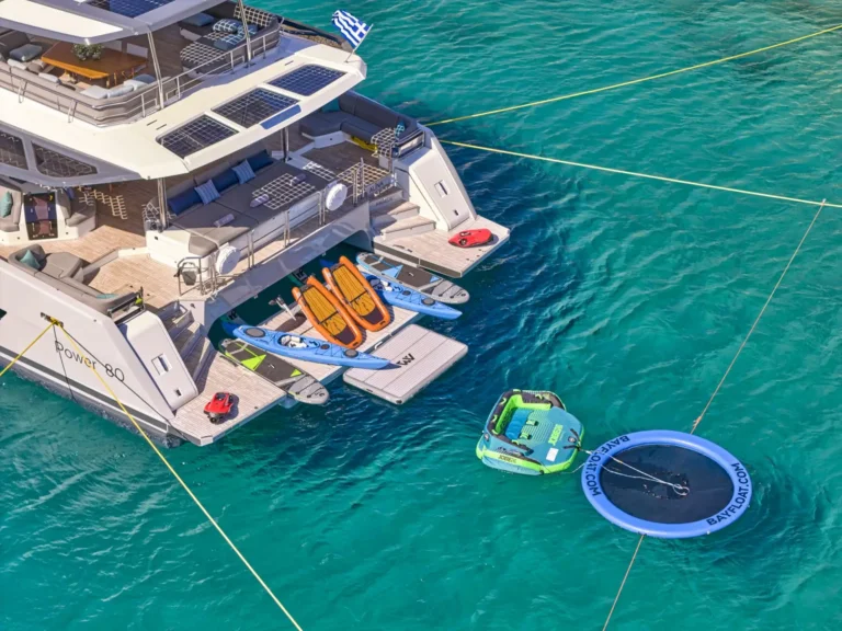 Power 80 ALINA – Aft swim platform and water toys