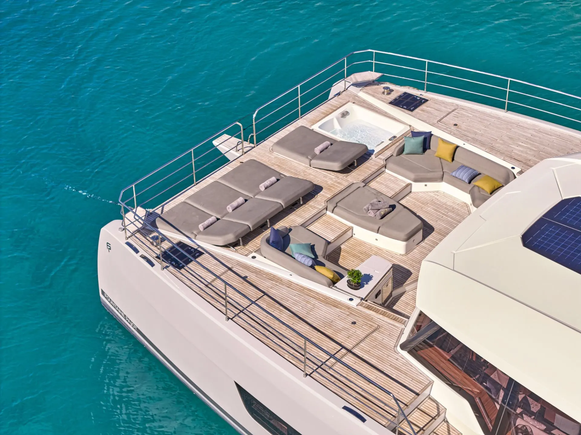Power 80 ALINA – Foredeck with Jacuzzi from above