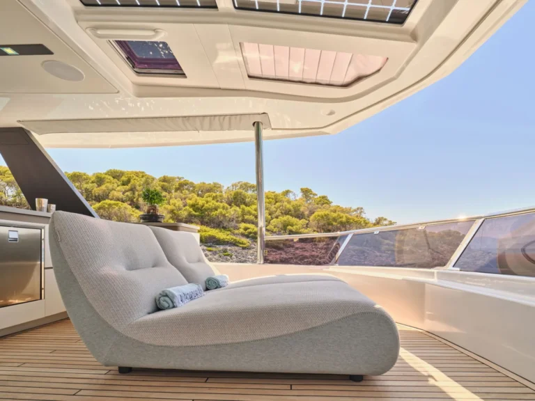 Power 80 ALINA – Flybridge lounger