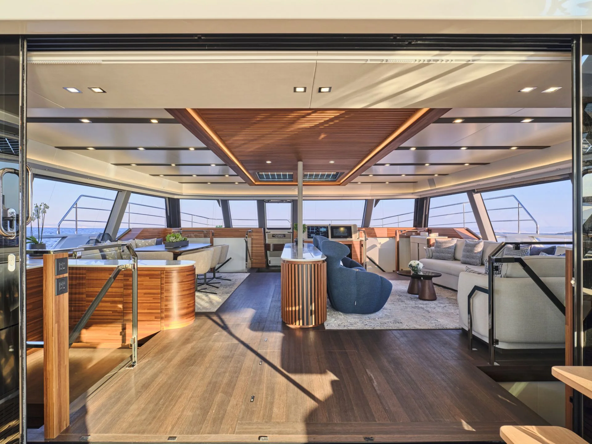 Power 80 ALINA – Main saloon