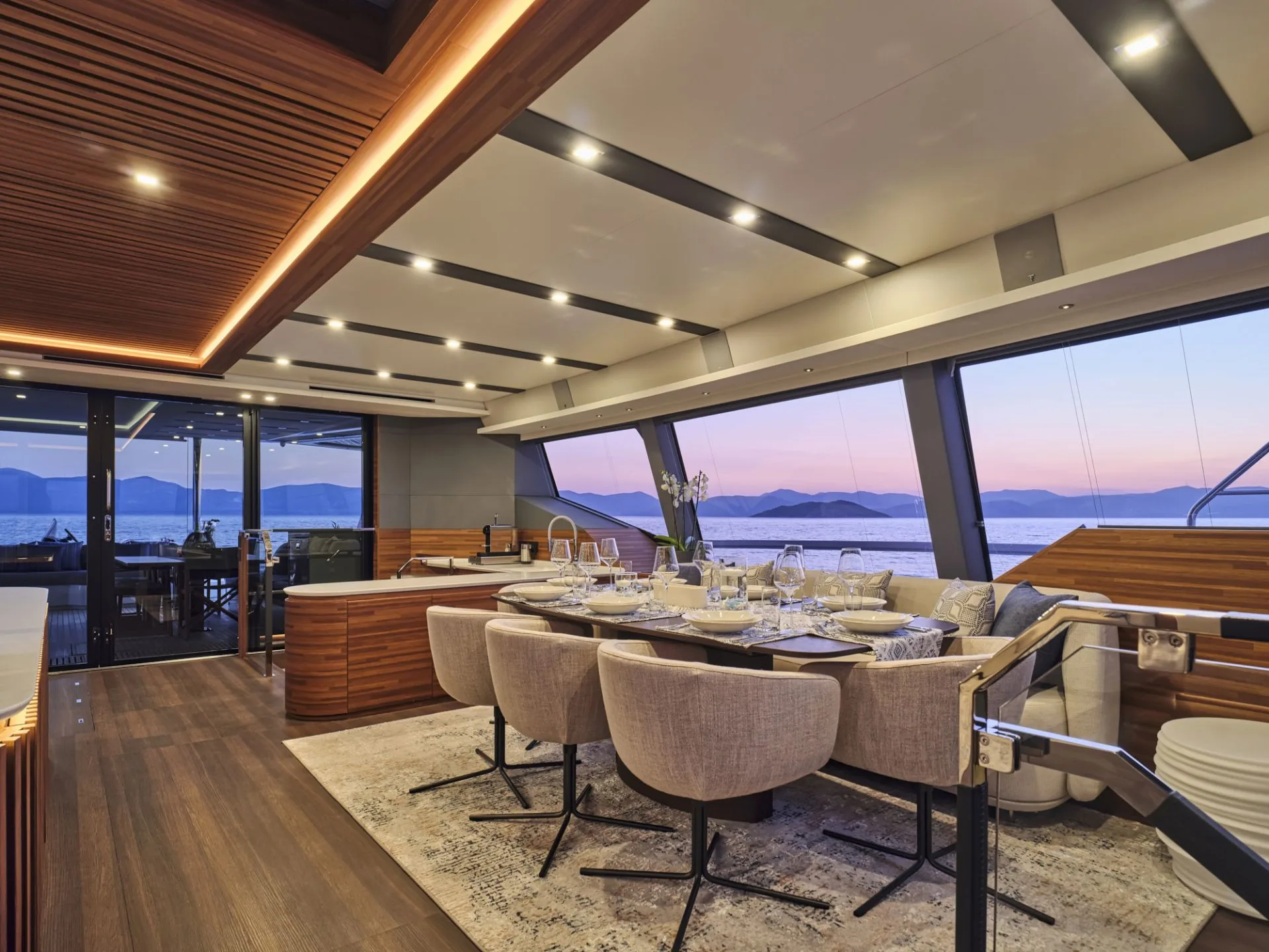Power 80 ALINA – Indoor dining area
