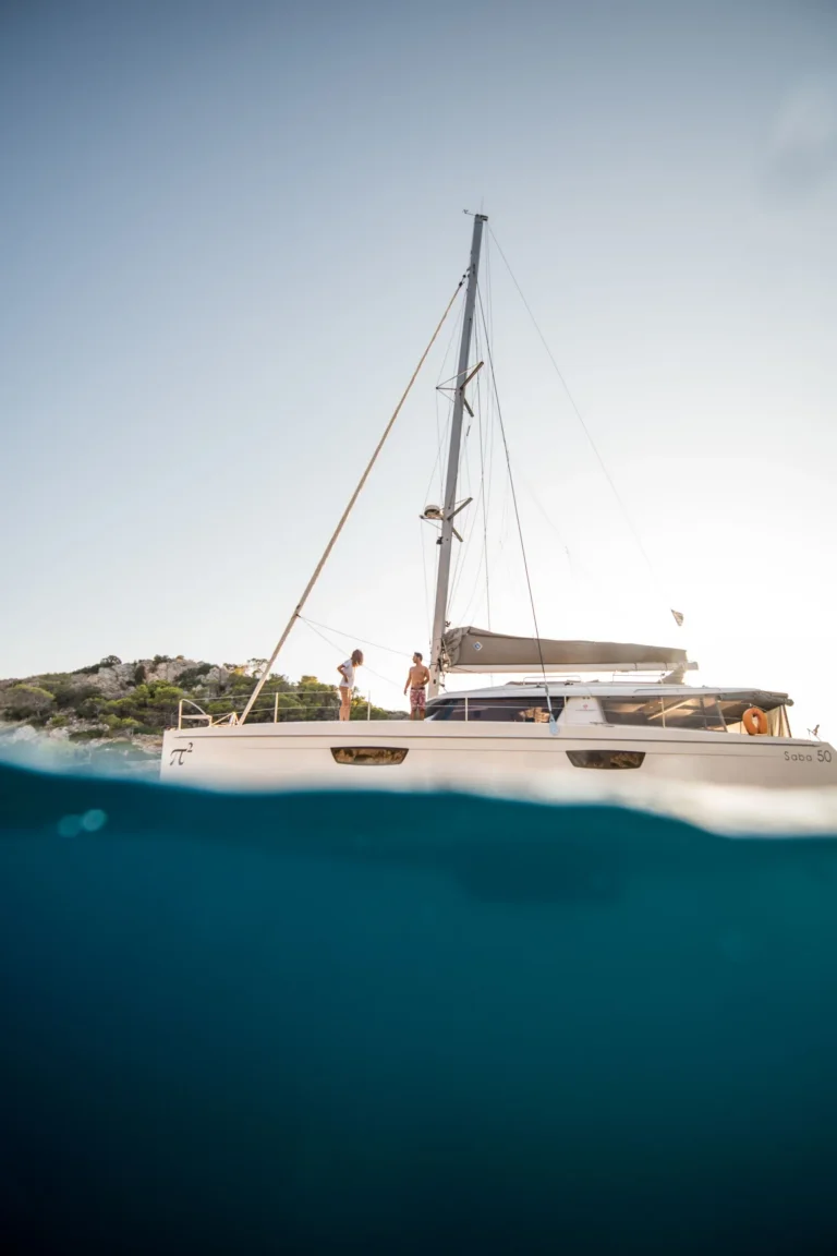Saba 50 PI 2 – Side view at anchor