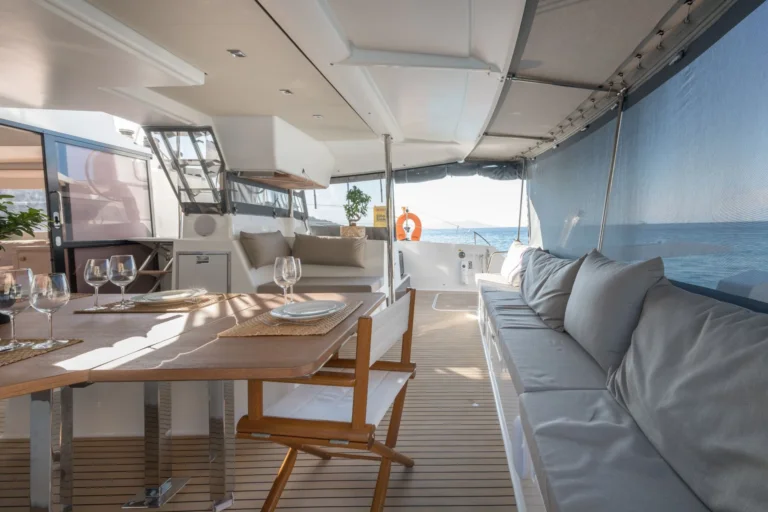Saba 50 PI 2 – Aft deck lounge and dining