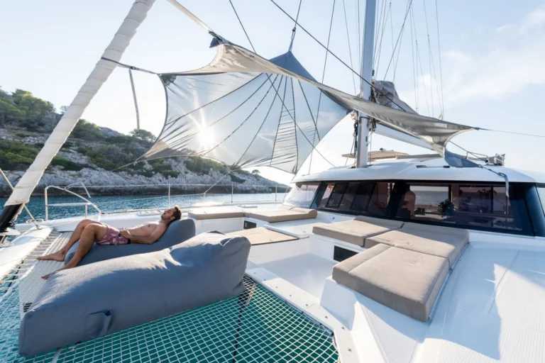Saba 50 PI 2 – Foredeck trampoline lounging