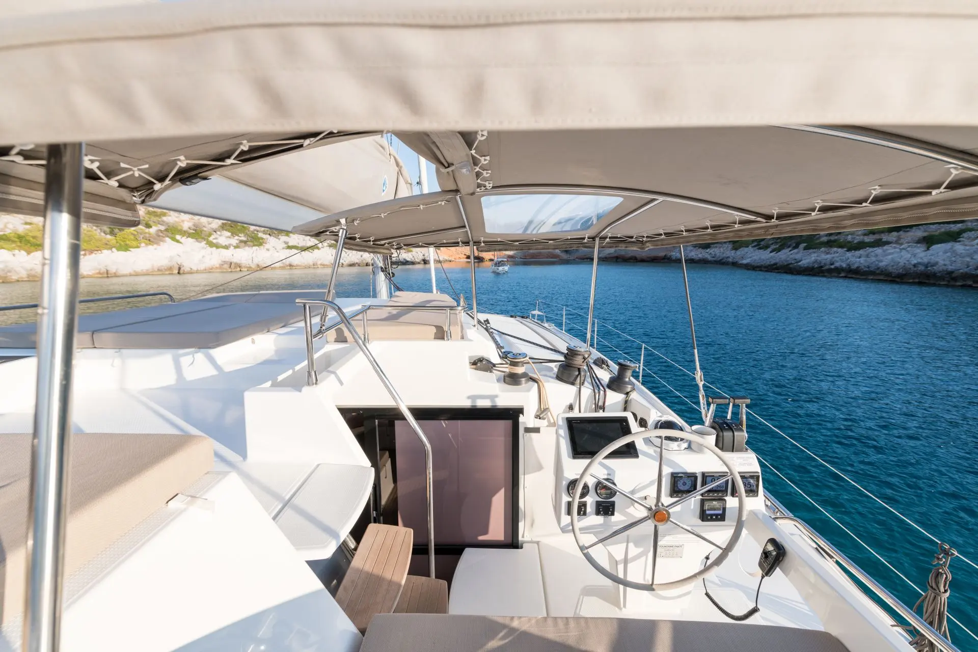 Saba 50 PI 2 – Flybridge helm station