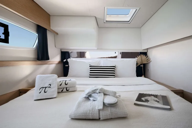 Saba 50 PI 2 – Queen guest cabin