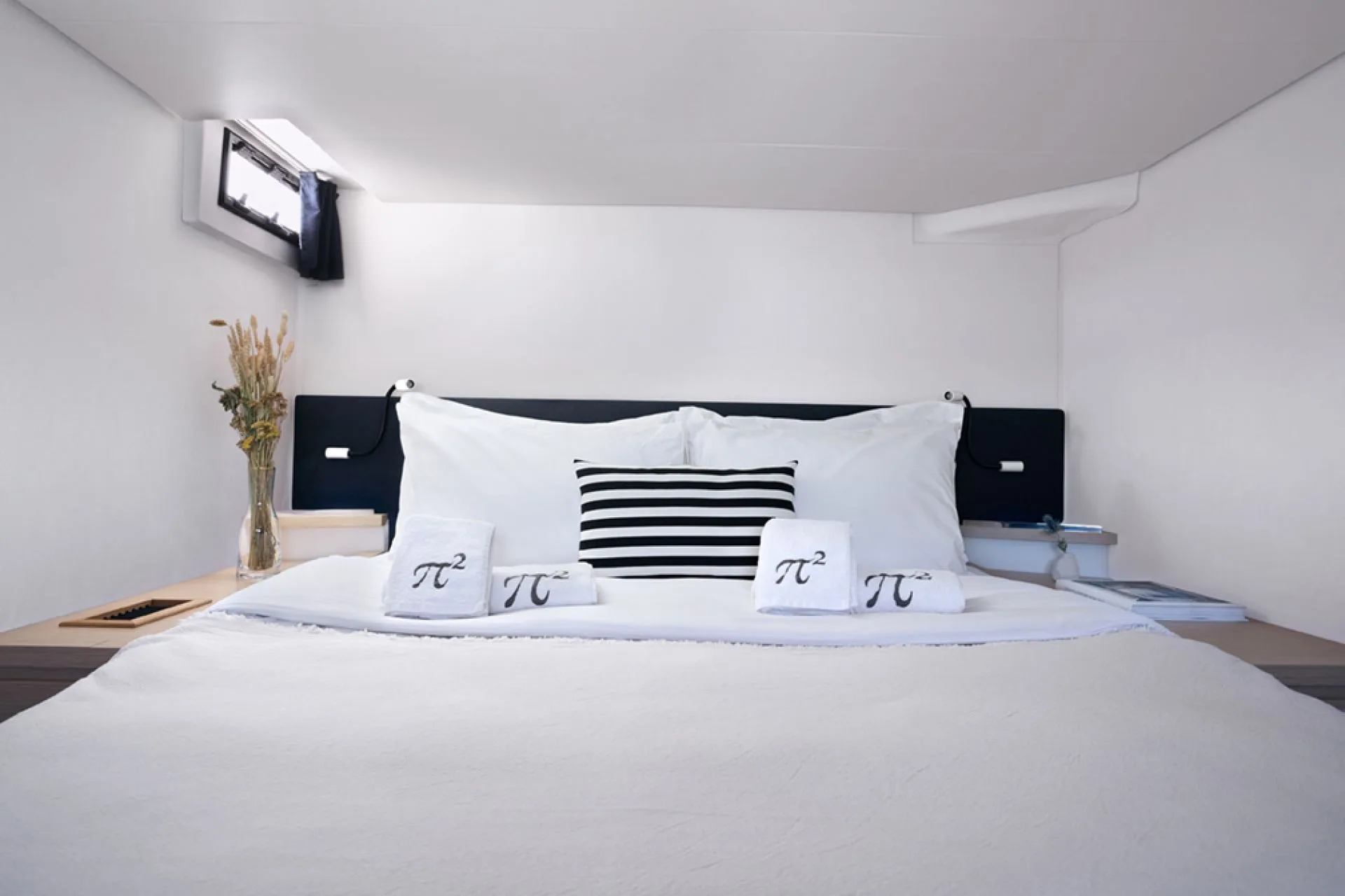 Saba 50 PI 2 – Queen cabin bed