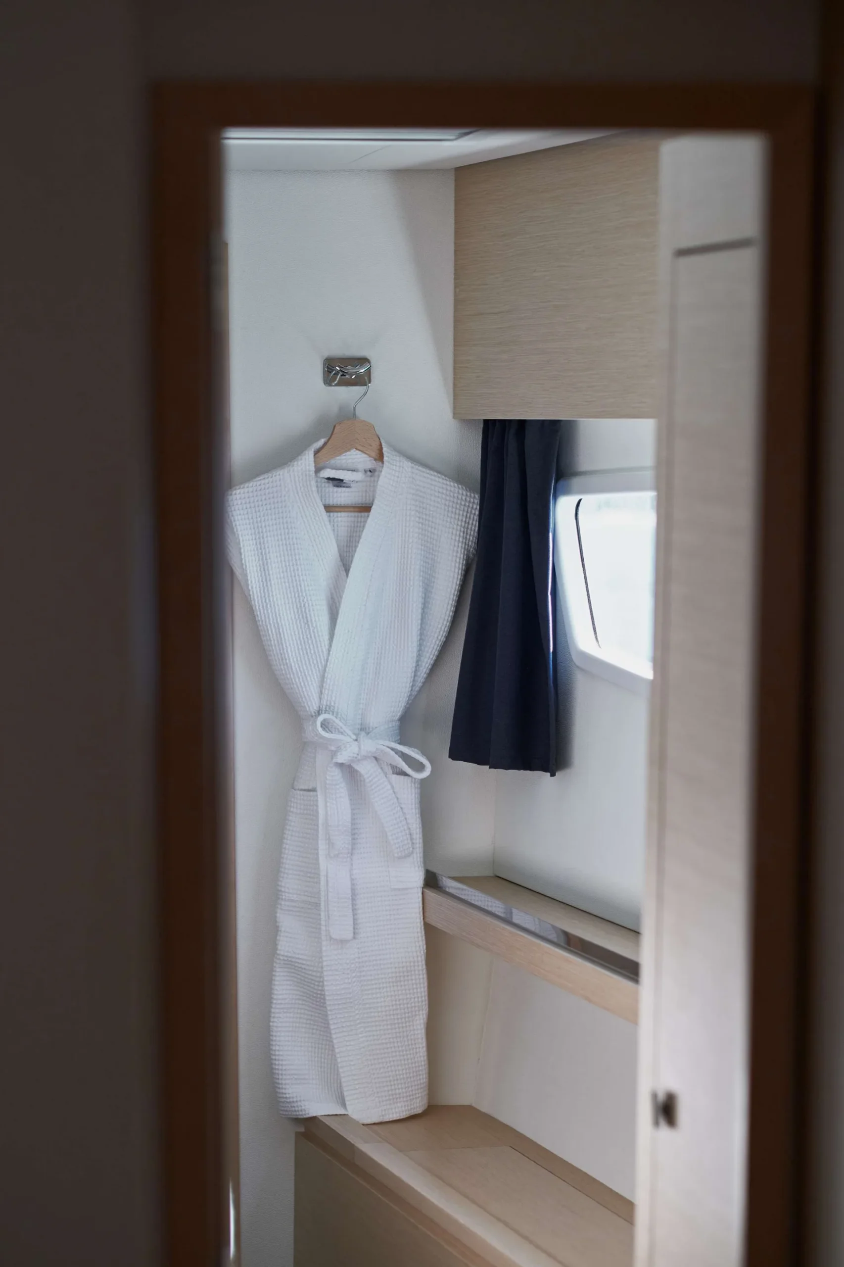 Saba 50 PI 2 – Cabin wardrobe with bathrobes