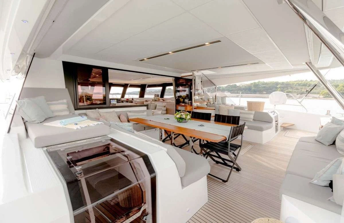 Fountaine Pajot Samana 59 ALLURE – Aft deck and saloon
