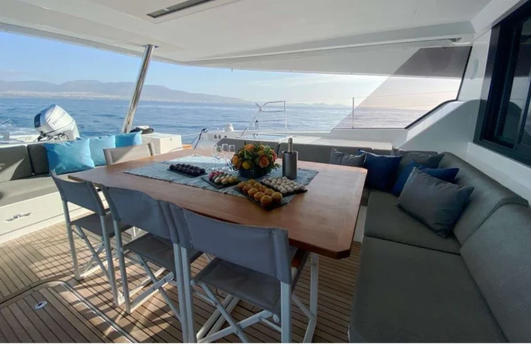 Fountaine Pajot Samana 59 ALLURE – Aft deck dining