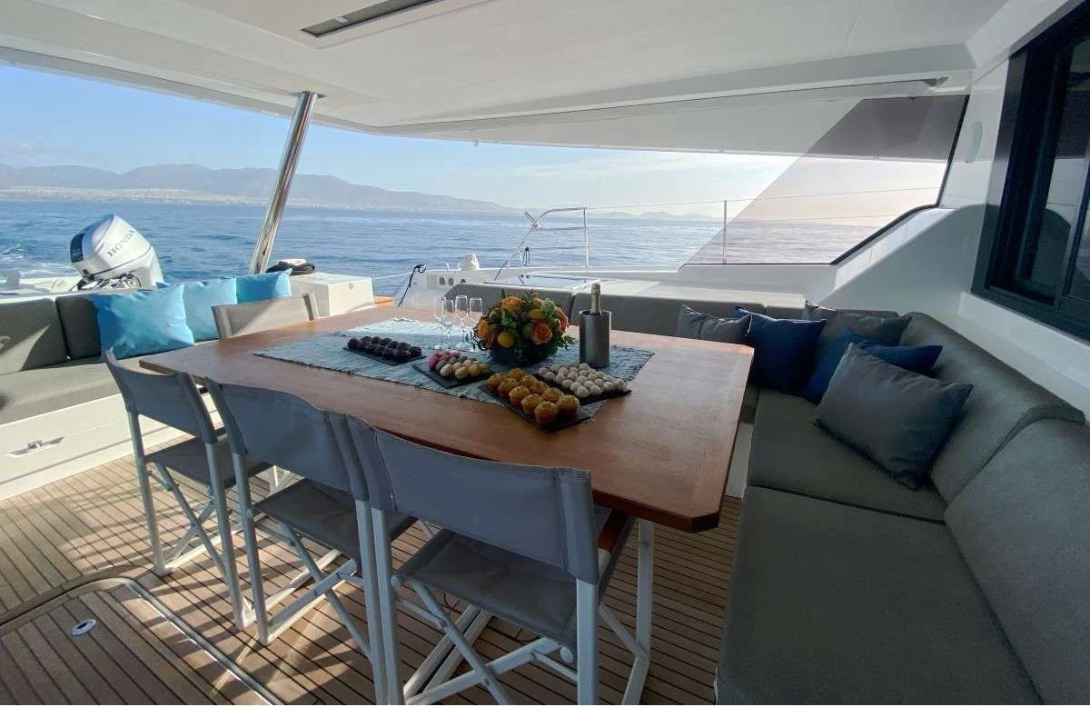 Fountaine Pajot Samana 59 ALLURE – Aft deck dining