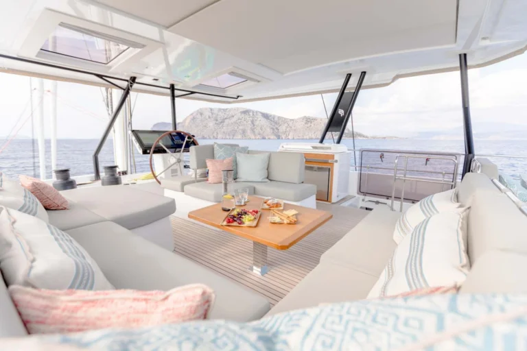 Fountaine Pajot Samana 59 ALLURE – Flybridge lounge