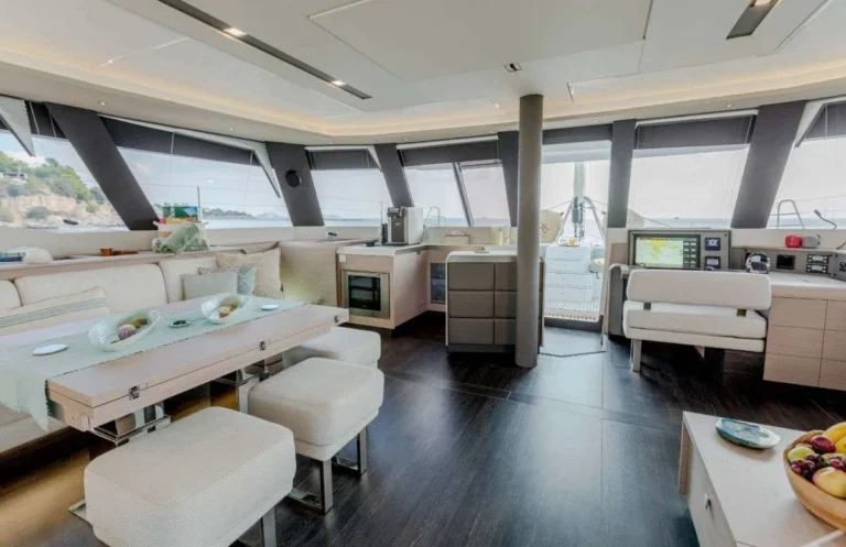 Fountaine Pajot Samana 59 ALLURE – Main saloon