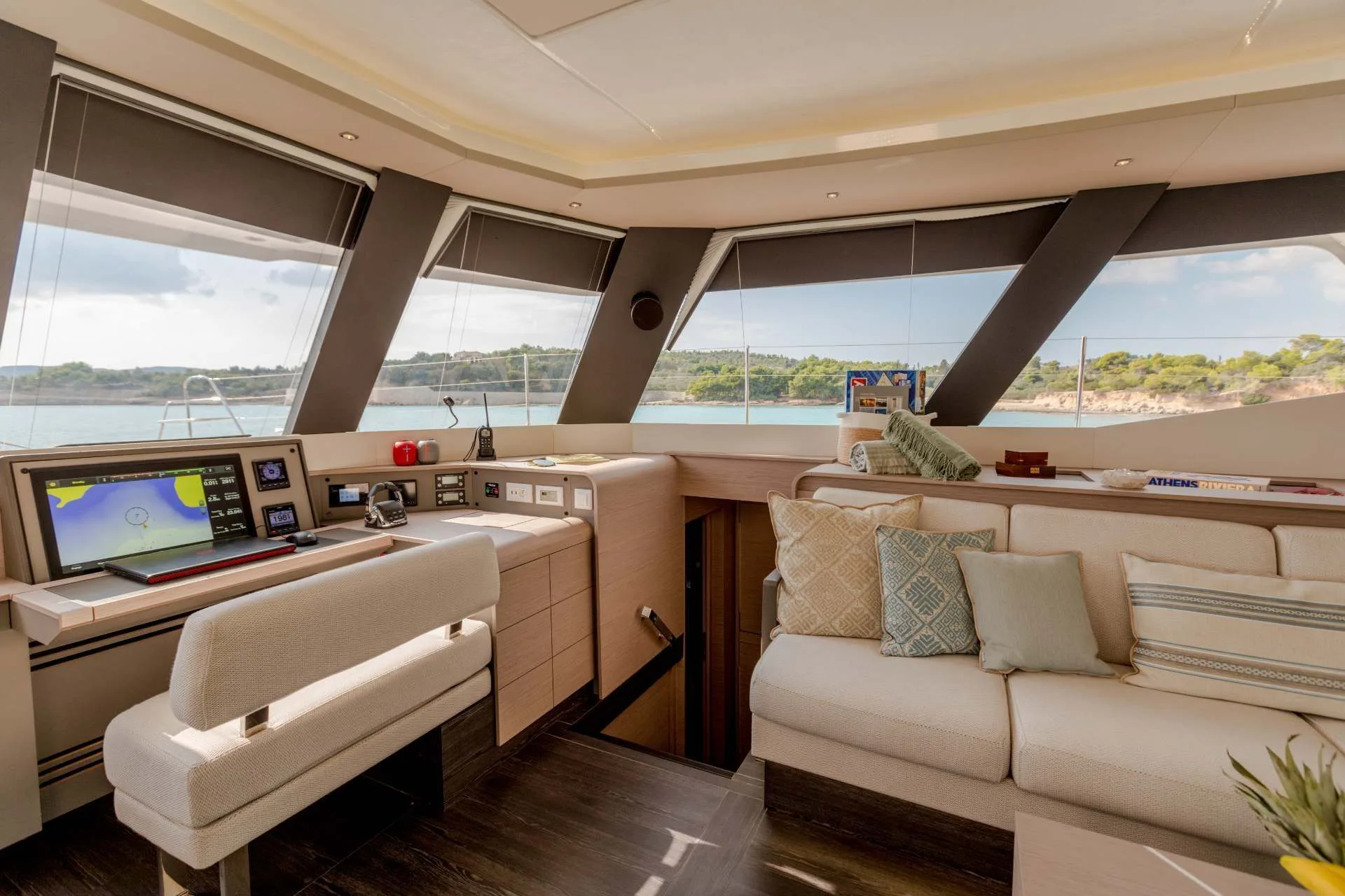 Fountaine Pajot Samana 59 ALLURE – Navigation station