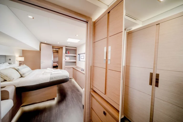 Fountaine Pajot Samana 59 ALLURE – Cabin wardrobe