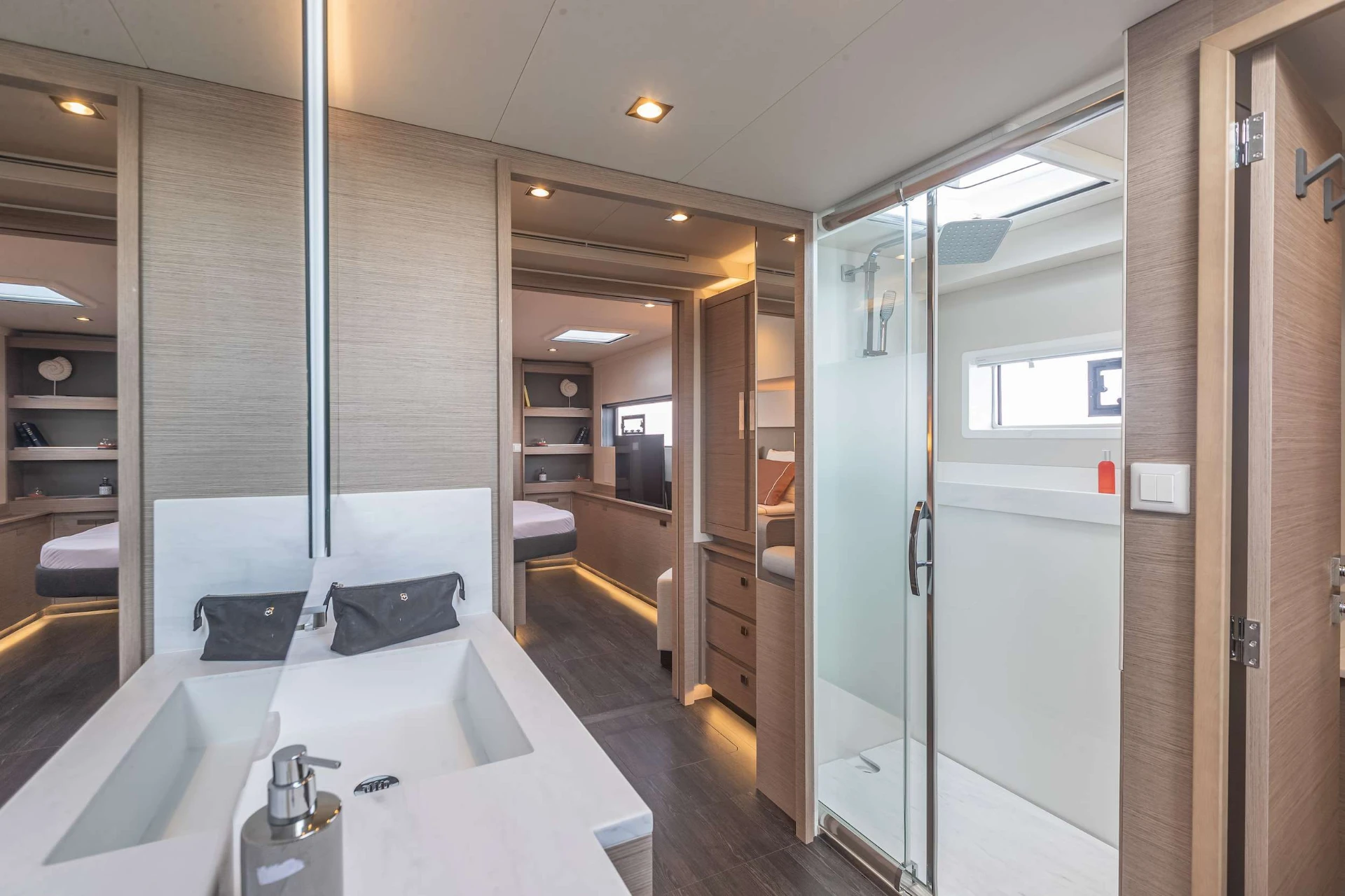 Fountaine Pajot Samana 59 ALLURE – En-suite bathroom