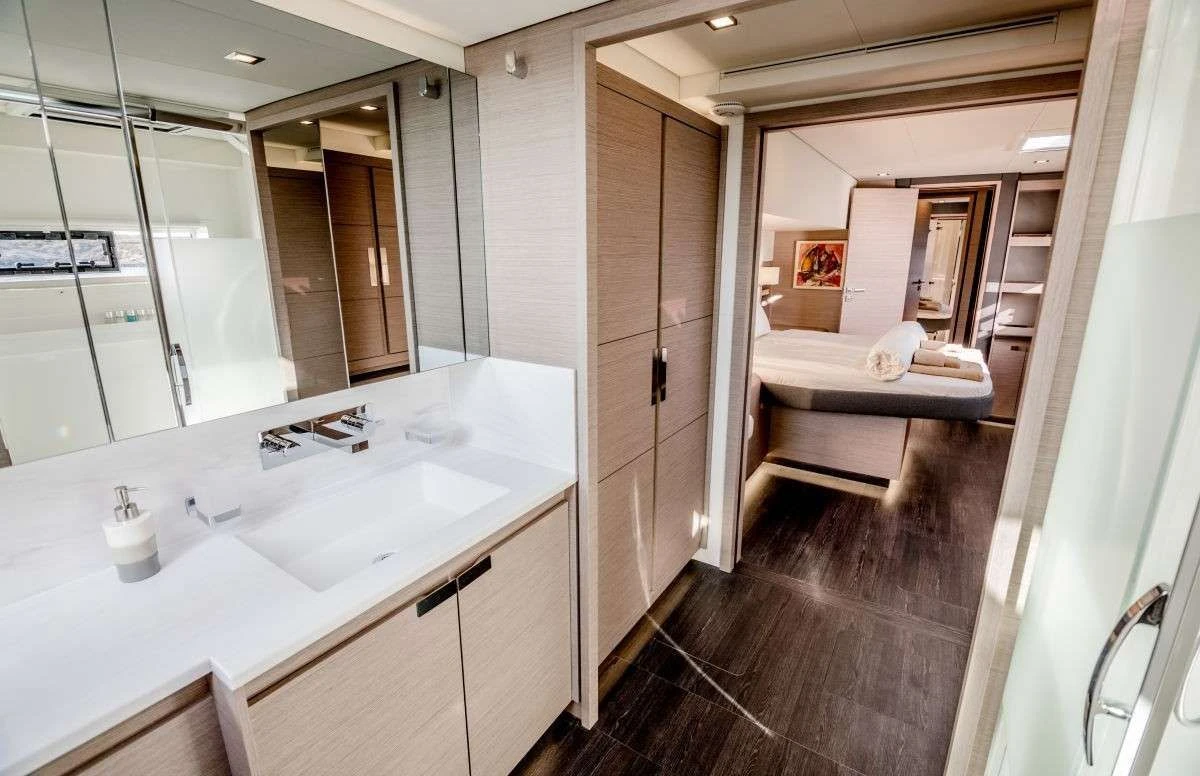 Fountaine Pajot Samana 59 ALLURE – Bathroom vanity