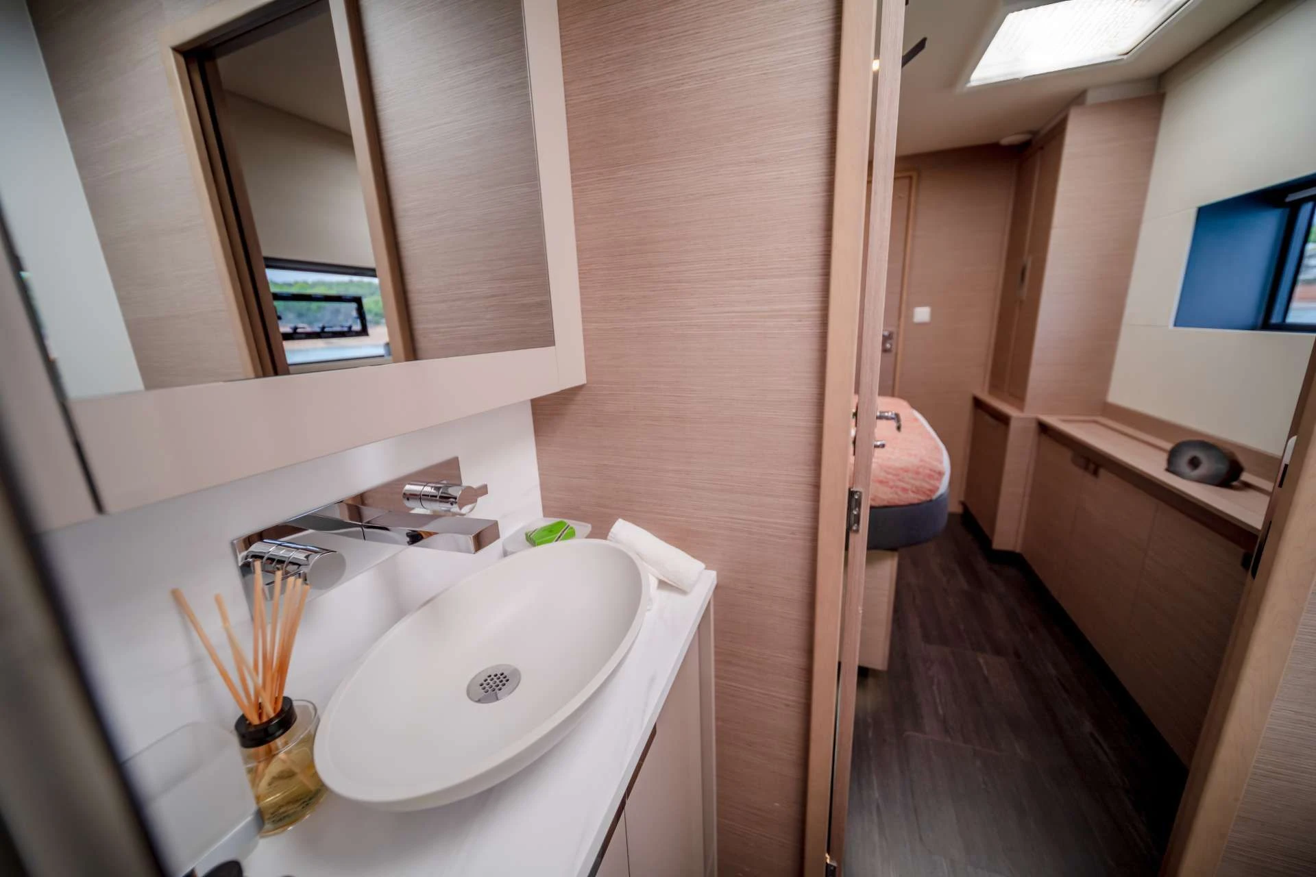 Fountaine Pajot Samana 59 ALLURE – Guest bathroom