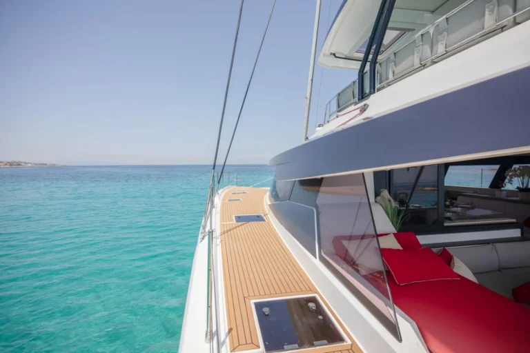 Samana 59 ASTORIA – Side deck