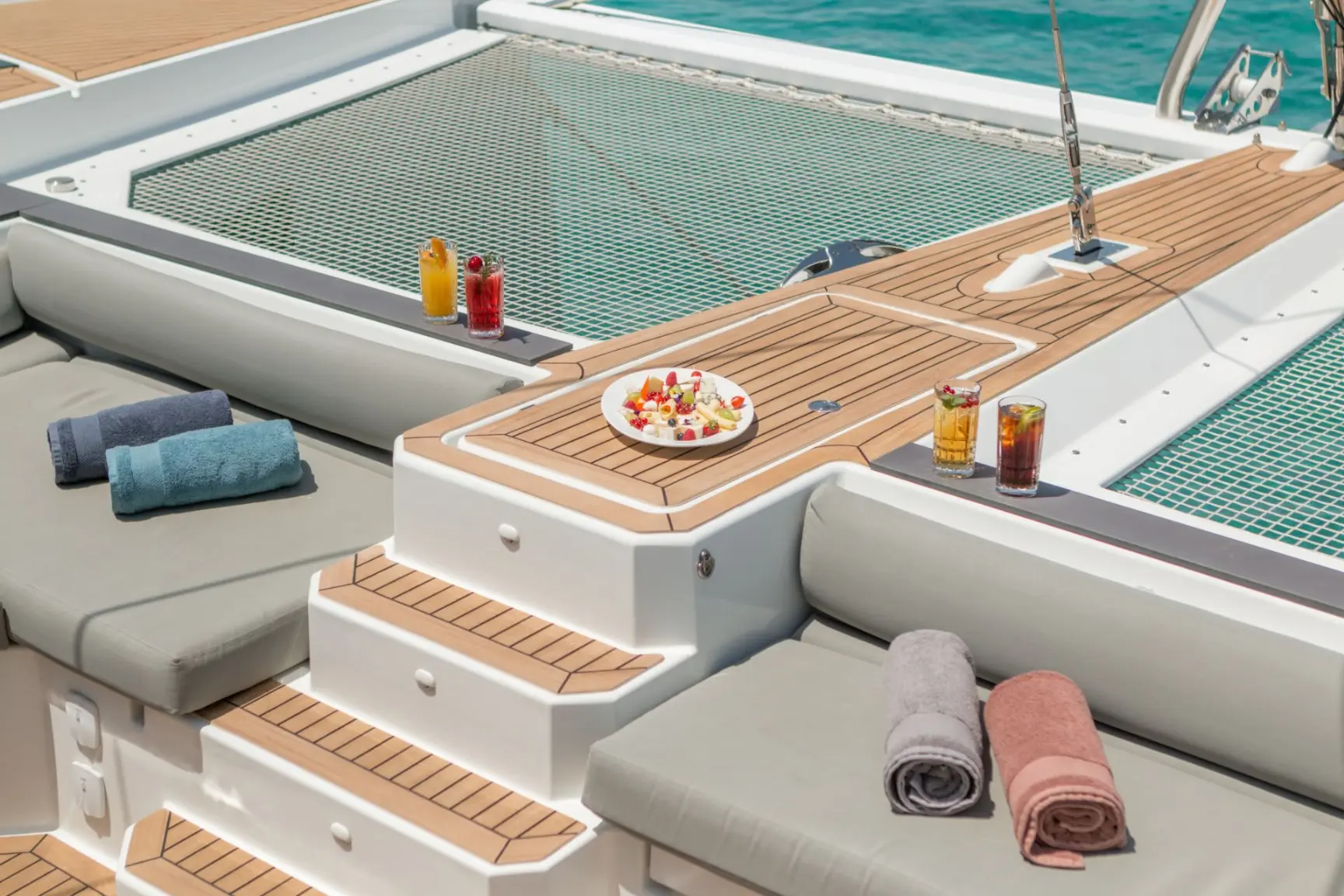 Samana 59 ASTORIA – Foredeck sunbathing