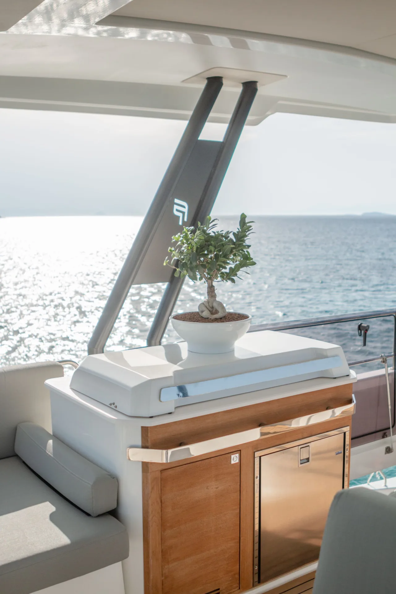 Samana 59 ASTORIA – Flybridge detail