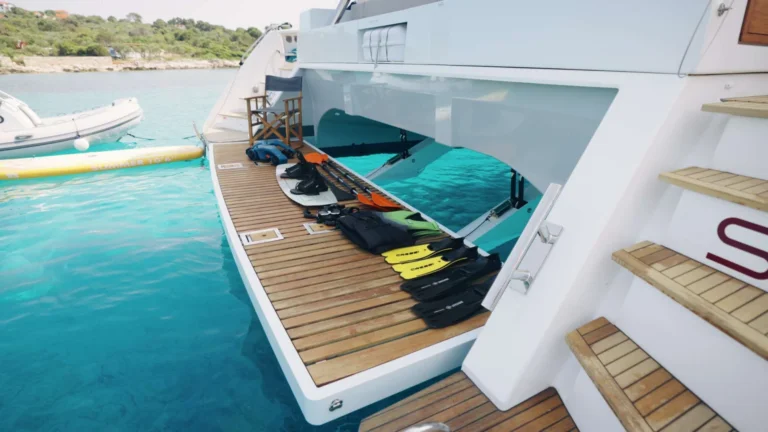 FP Samana 59 NIKA ONE – stern and swim platform
