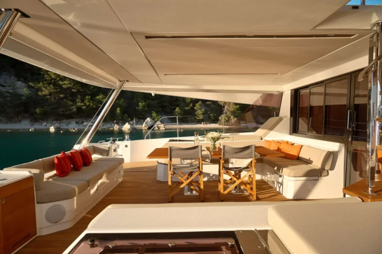 FP Samana 59 NIKA ONE – cockpit dining at night