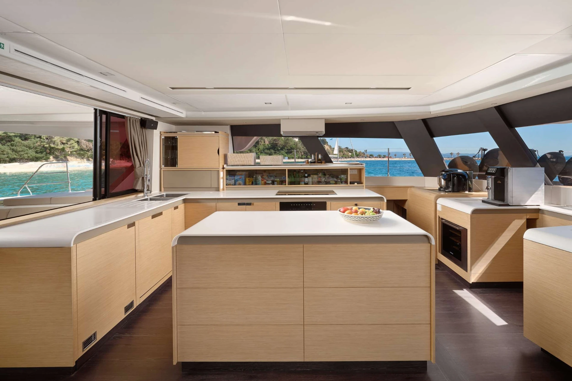 FP Samana 59 NIKA ONE – saloon and galley