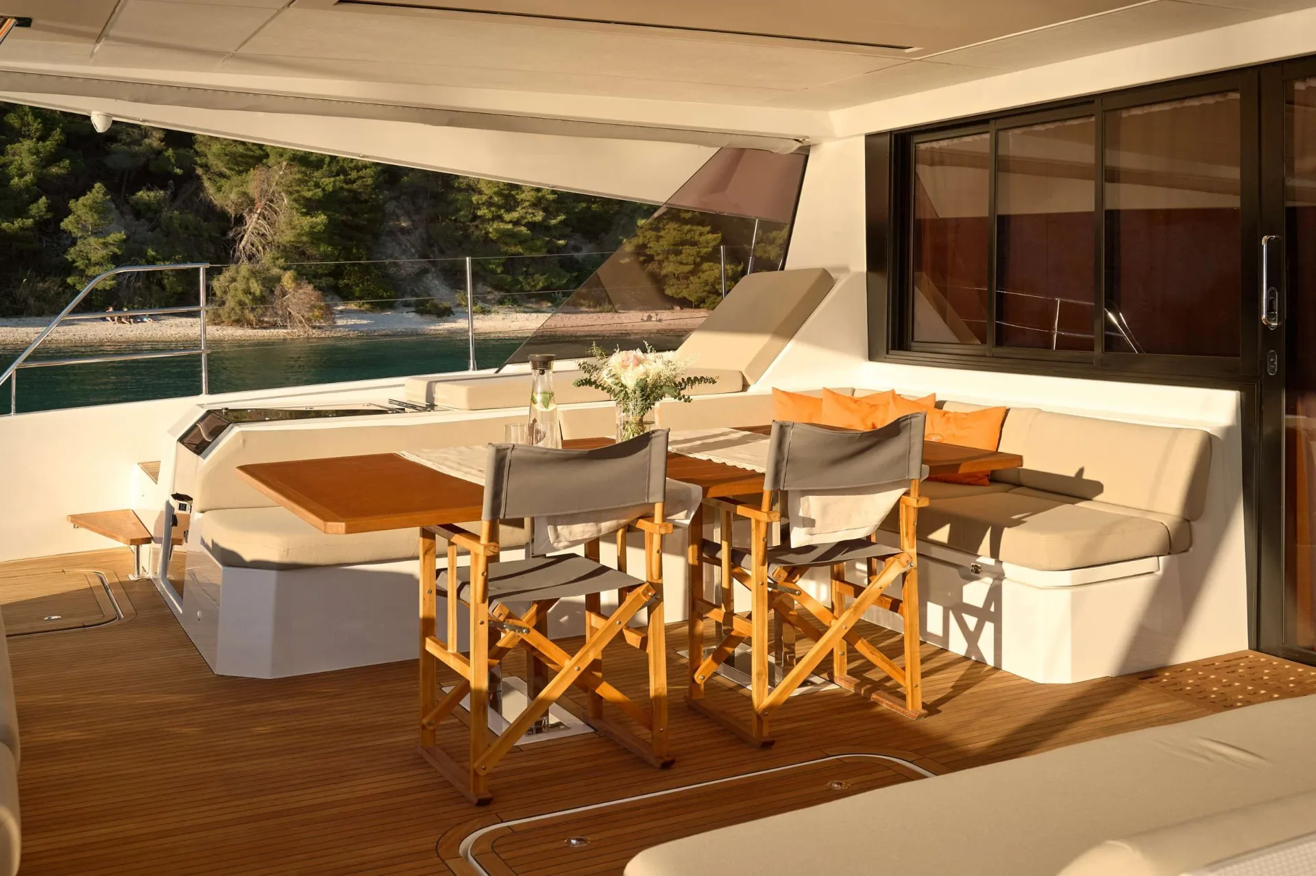 FP Samana 59 NIKA ONE – saloon dining