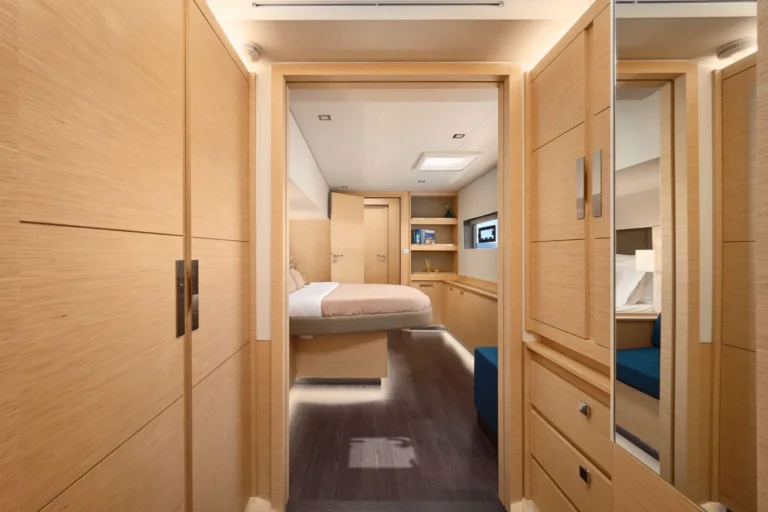 FP Samana 59 NIKA ONE – master cabin dressing area