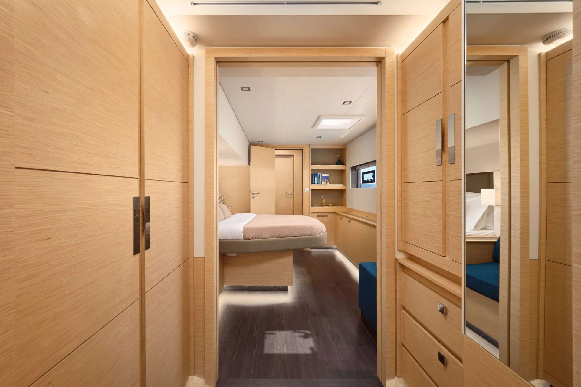 FP Samana 59 NIKA ONE – master cabin dressing area