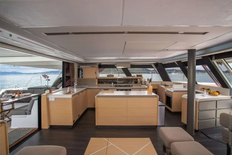 Fountaine Pajot Samana 59 OKINAWA – Saloon and galley