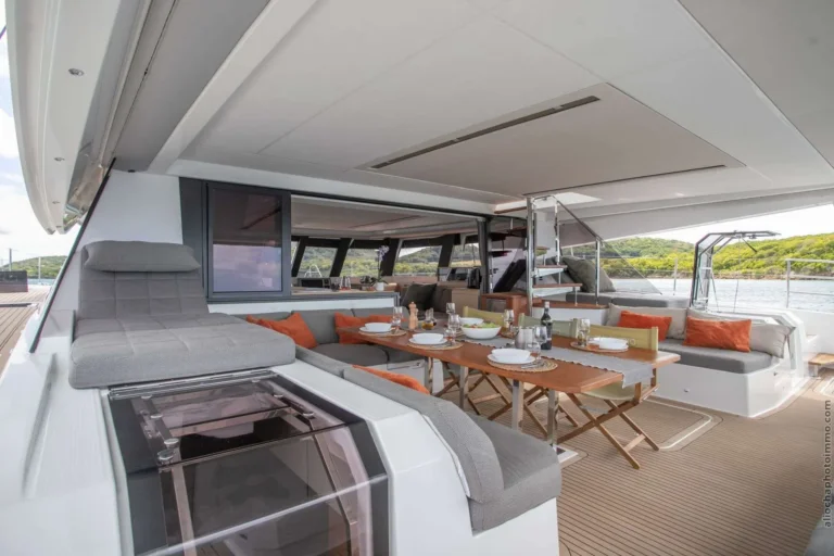 Fountaine Pajot Samana 59 OKINAWA – Main saloon