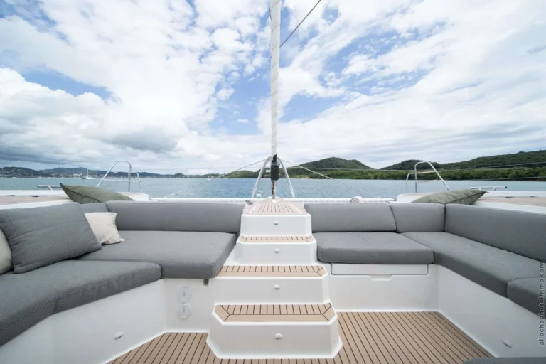 Fountaine Pajot Samana 59 OKINAWA – Foredeck lounge